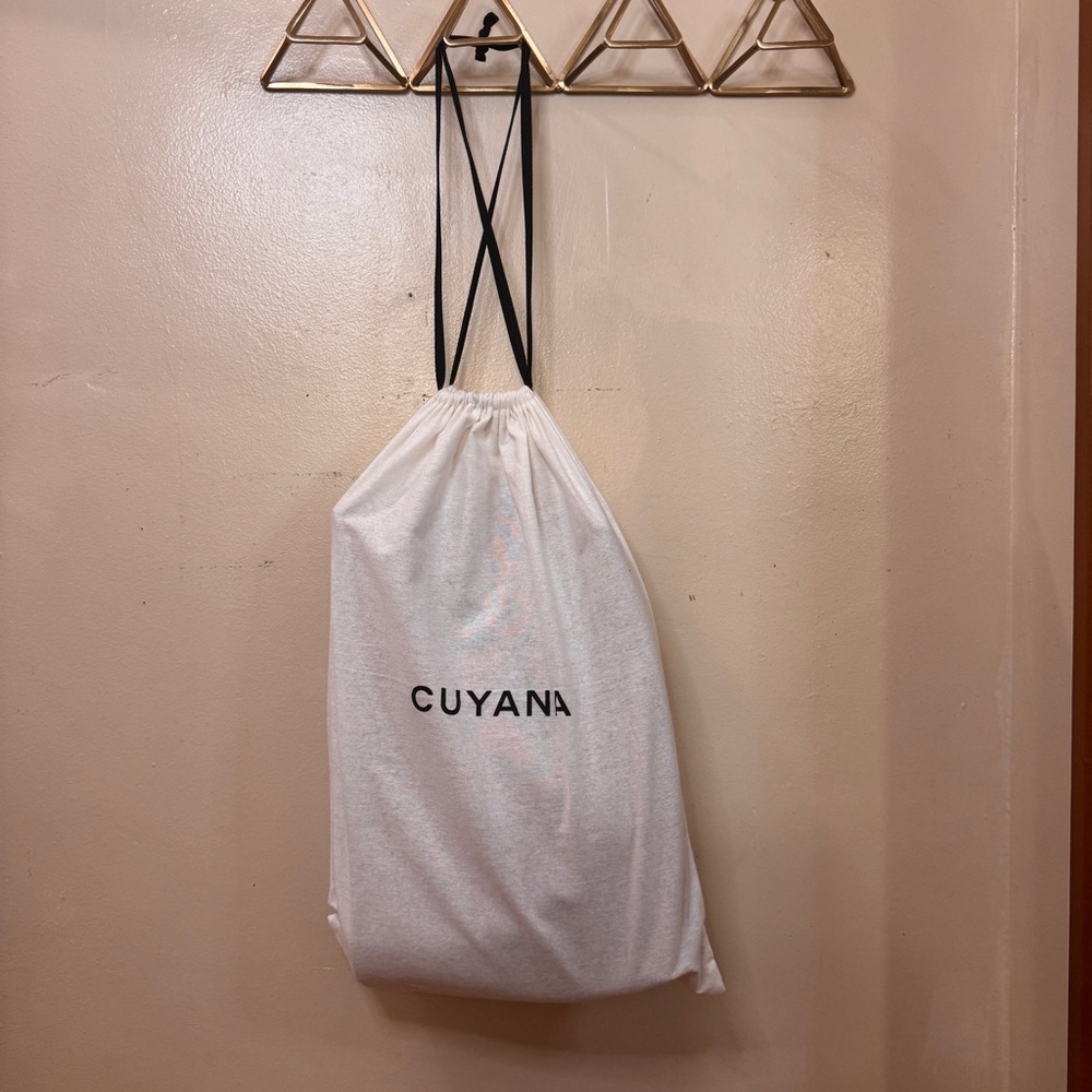 Cuyana Small Easy Tote in Cappuccino - Picture 6 of 8